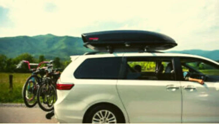 What's the Best for Camping: a Roof Box or a Trailer?